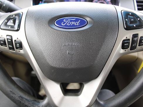Used 2015 Ford Taurus SE image 14