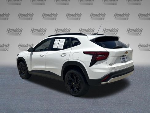 Used 2025 Chevrolet Trax LT FWD image 7