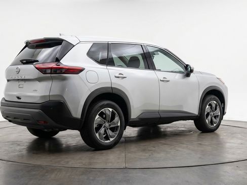 Used 2025 Nissan Rogue SV AWD/4WD image 9