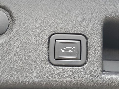 Used 2021 Chevrolet Equinox LT image 28