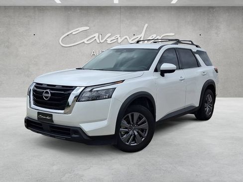 Certified 2025 Nissan Pathfinder SV FWD image 1