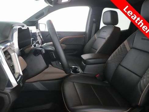 Used 2024 GMC Canyon Denali image 16