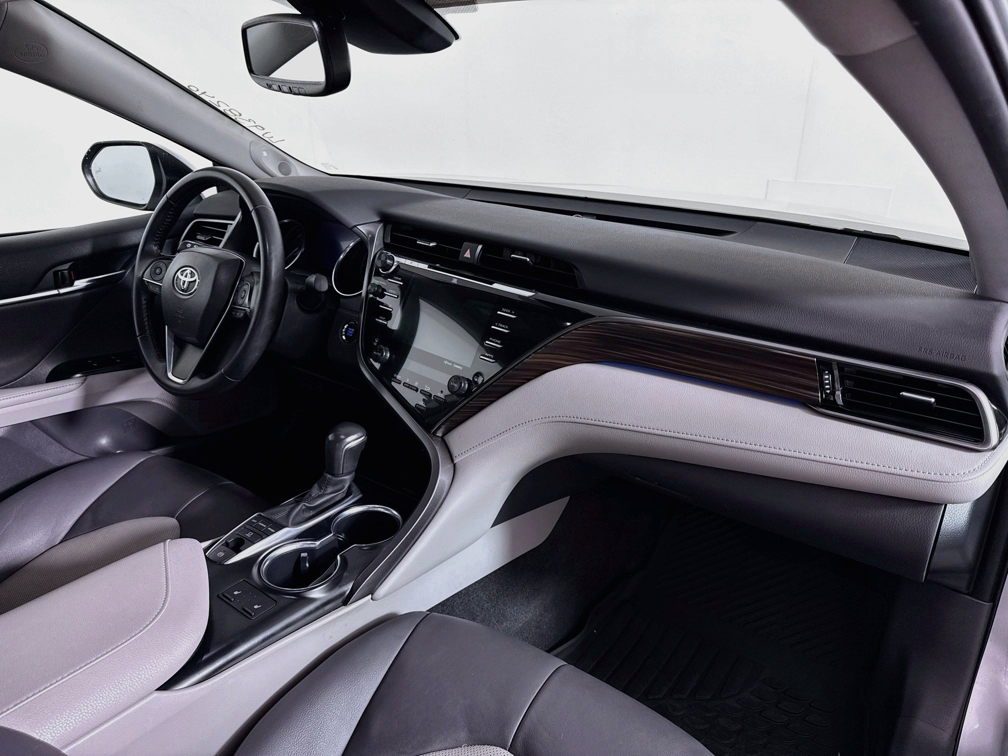 Certified 2020 Toyota Camry XLE w/ Navigation Package FWD image 30