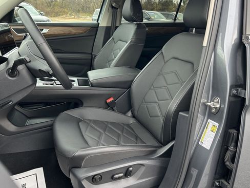 Used 2024 Volkswagen Atlas SE image 13