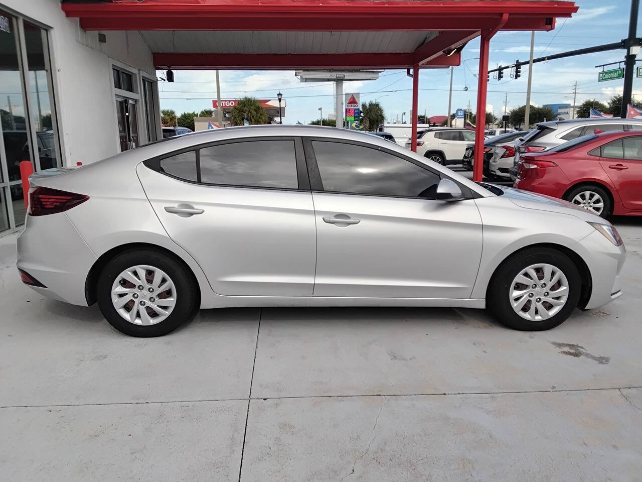 Used 2019 Hyundai Elantra SE w/ Cargo Package FWD image 4