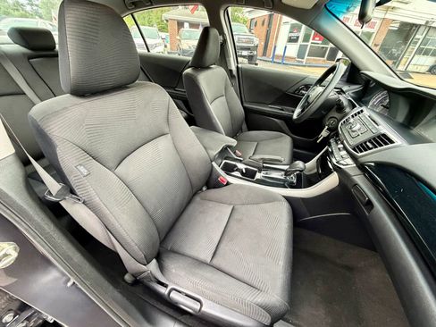 Used 2017 Honda Accord LX image 11