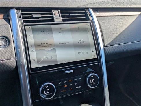 New 2025 Land Rover Discovery Dynamic SE image 12