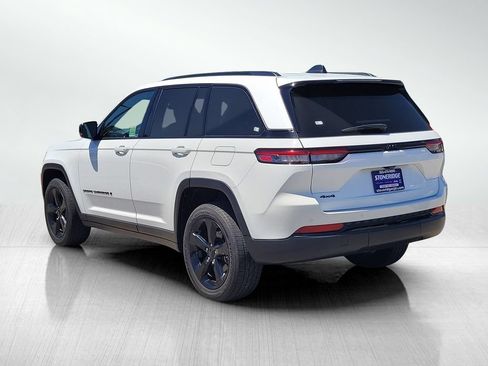 Used 2023 Jeep Grand Cherokee Altitude AWD/4WD image 6