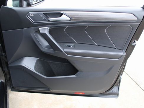 Certified 2023 Volkswagen Tiguan SEL R-Line image 27