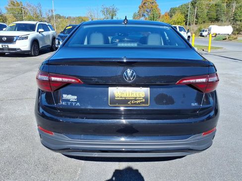 Used 2024 Volkswagen Jetta SE image 17