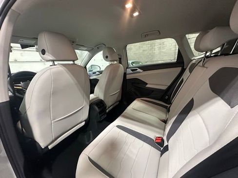 New 2026 Volkswagen Taos SE AWD/4WD image 12