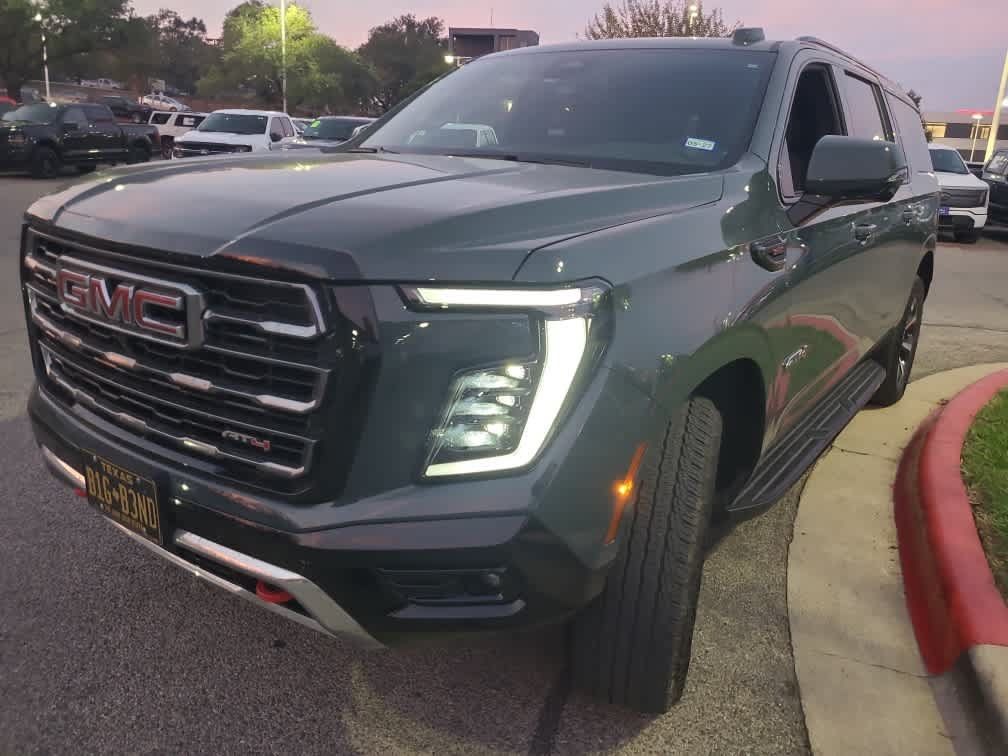 Used 2025 GMC Yukon XL AT4 AWD/4WD image 2