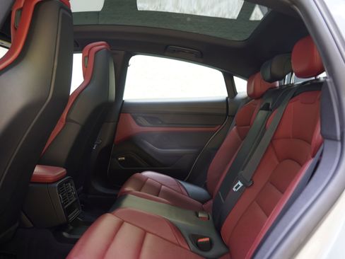 Used 2021 Porsche Taycan RWD image 25