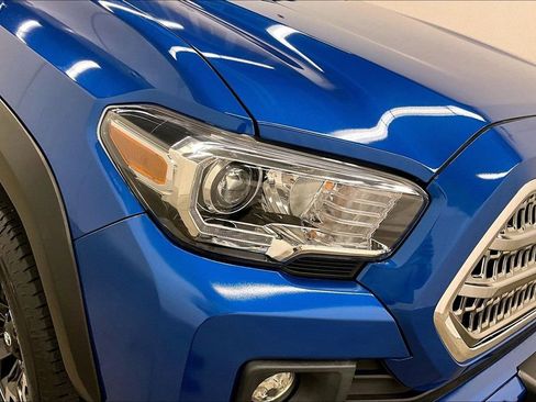 Used 2017 Toyota Tacoma TRD Off-Road w/ Tow Package image 30