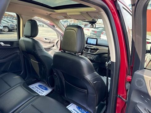 Used 2020 Ford Escape Titanium AWD/4WD image 33