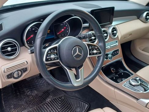 Used 2019 Mercedes-Benz C 300 4MATIC Sedan image 4
