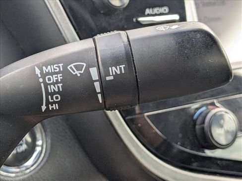 Used 2018 Toyota Camry SE w/ Convenience Package FWD image 14