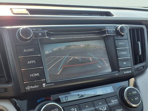 Used 2017 Toyota RAV4 XLE AWD/4WD image 7