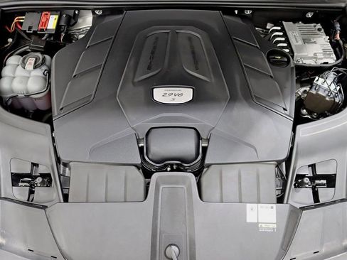 Used 2022 Porsche Cayenne S AWD/4WD image 42