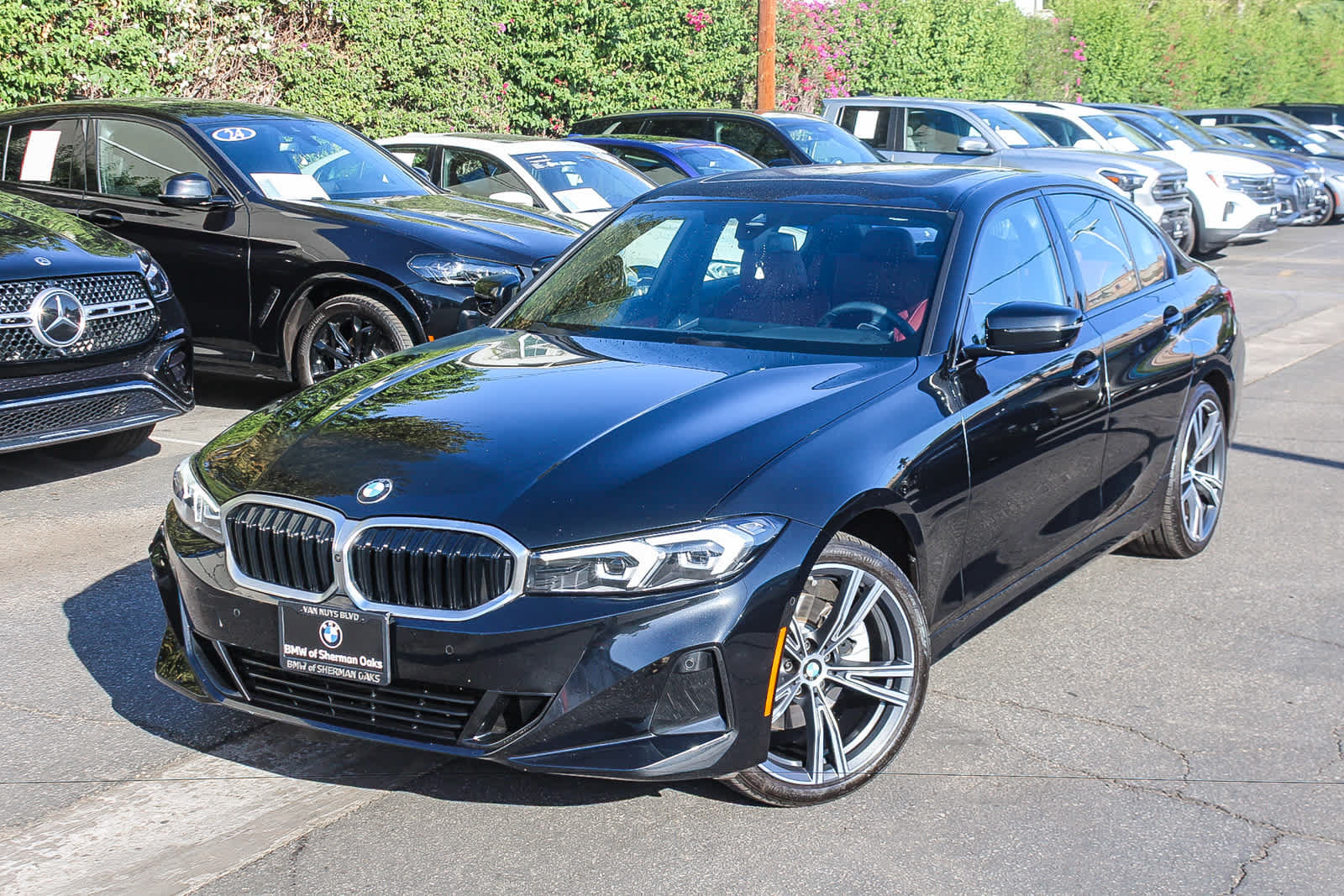 Used 2023 BMW 330i Sedan w/ Parking Assistance Package RWD image 1