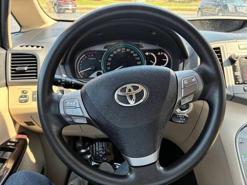 Used 2010 Toyota Venza FWD image 12