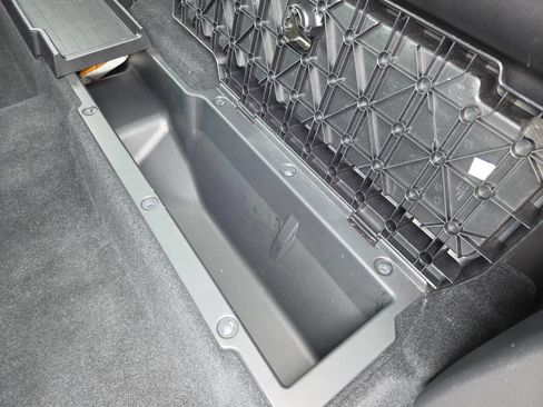 Used 2019 Toyota Tacoma SR AWD/4WD image 33
