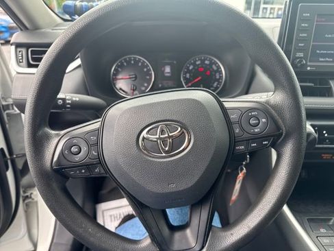 Used 2021 Toyota RAV4 LE AWD/4WD image 14