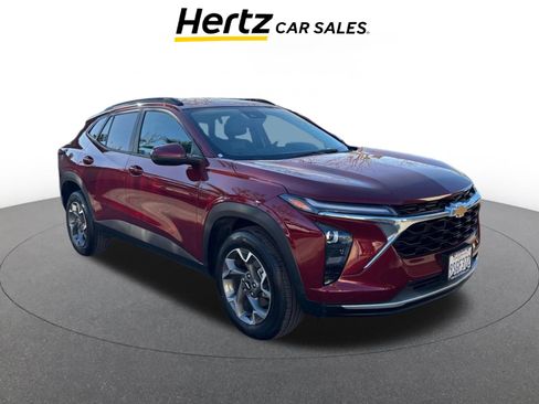 Used 2025 Chevrolet Trax LT image 1