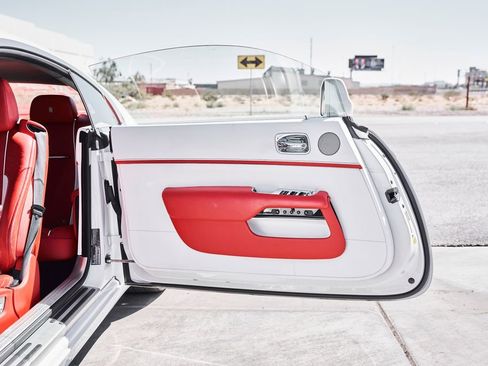 Used 2020 Rolls-Royce Wraith image 25