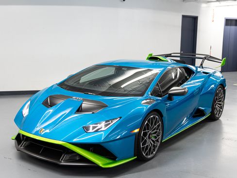 Used 2022 Lamborghini Huracan STO RWD image 4