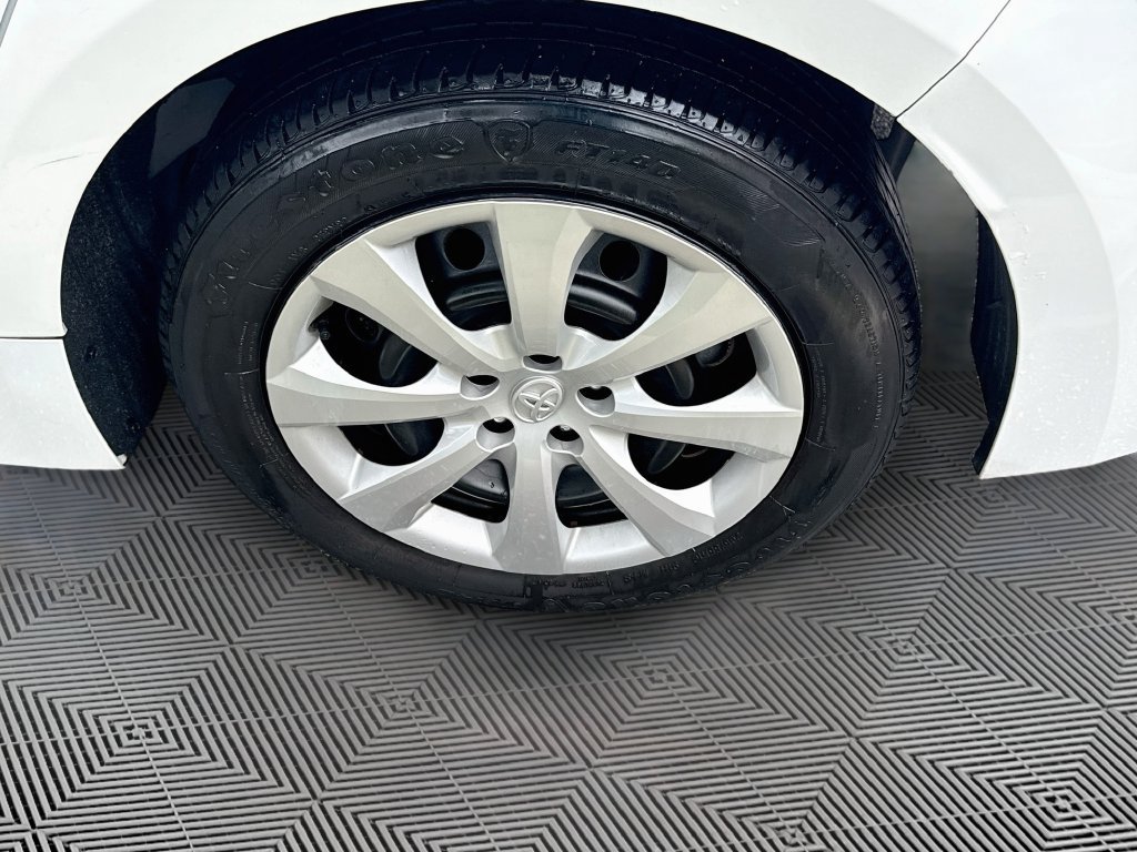 Used 2024 Toyota Corolla LE FWD image 32