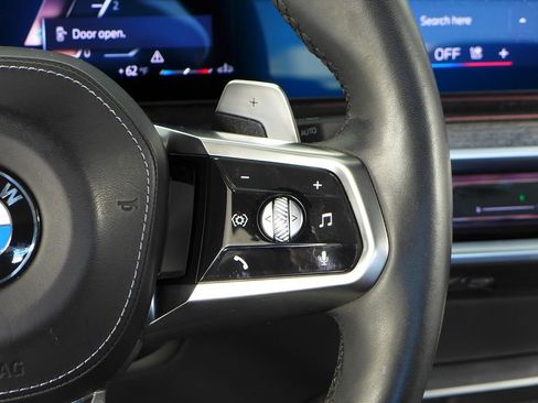 Used 2023 BMW 740i w/ Parking Assistance Package image 28