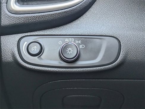 Used 2019 Chevrolet Trax LT w/ LT Convenience Package image 24