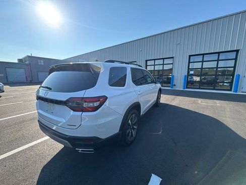 Certified 2023 Honda Pilot Touring image 9