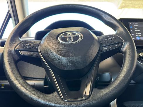 Used 2025 Nissan Versa SV FWD image 27