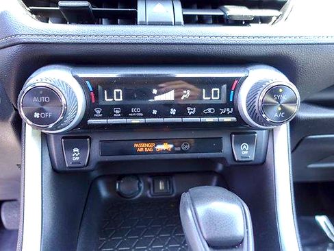 Used 2022 Toyota RAV4 XLE FWD image 18