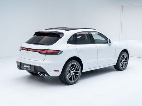 Certified 2026 Porsche Macan AWD/4WD image 9