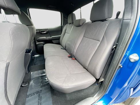 Used 2017 Toyota Tacoma TRD Sport w/ Tow Package RWD image 15