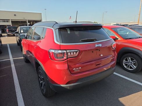 Used 2025 Jeep Compass Limited AWD/4WD image 3