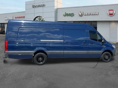 Used 2022 Mercedes-Benz Sprinter 3500 image 8