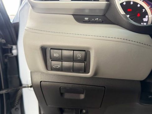 Used 2023 Toyota Highlander XLE FWD image 17