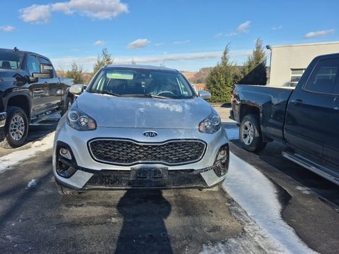 Used 2020 Kia Sportage LX image 2