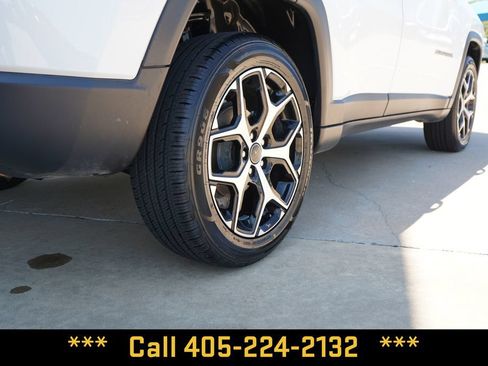 Used 2025 Jeep Compass Limited AWD/4WD image 10