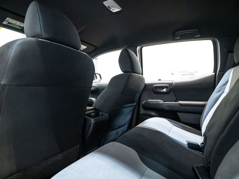 Used 2021 Toyota Tacoma TRD Off-Road image 29