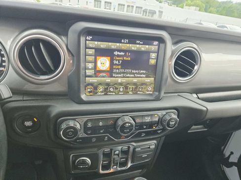 Certified 2021 Jeep Wrangler Unlimited Sahara AWD/4WD image 28