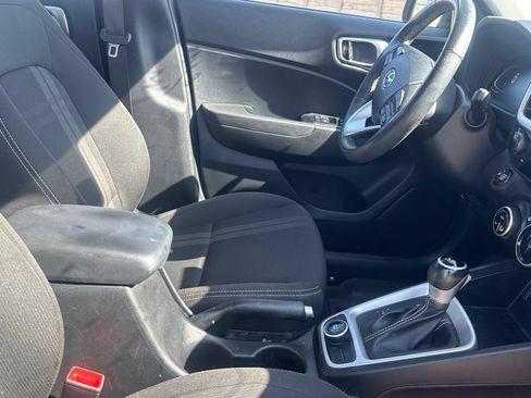 Used 2025 Hyundai Venue SEL FWD image 26