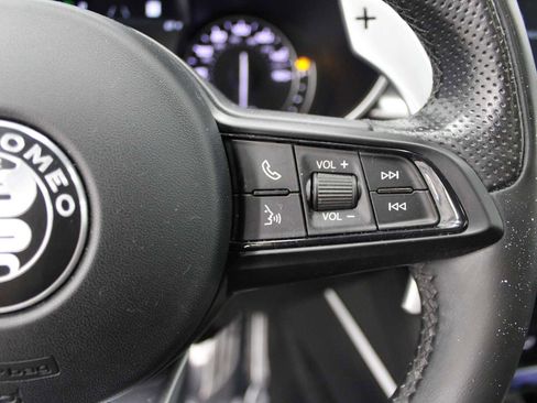 Used 2022 Alfa Romeo Stelvio Veloce image 22