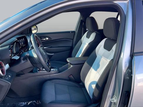 Used 2026 Chevrolet Trax RS w/ Sunroof Package FWD image 9