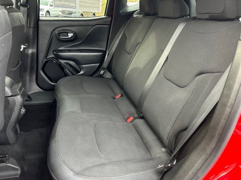 Used 2018 Jeep Renegade Altitude image 9