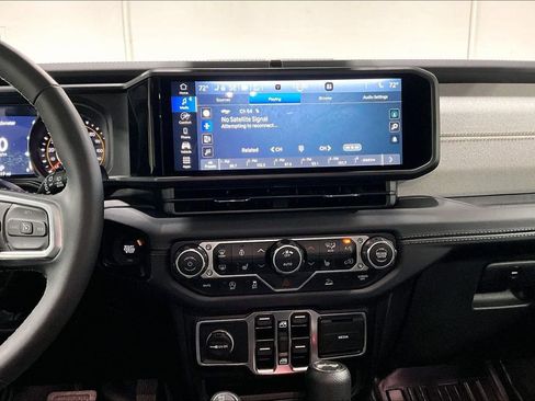 Used 2025 Jeep Wrangler Unlimited Sahara AWD/4WD image 8